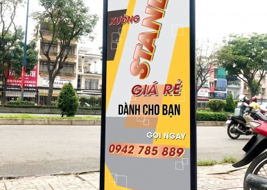 chân standee sắt 
