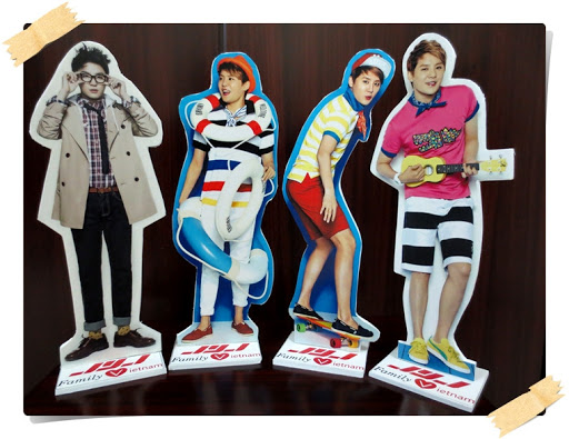 xuong-san-xuat-standee-mo-hinh